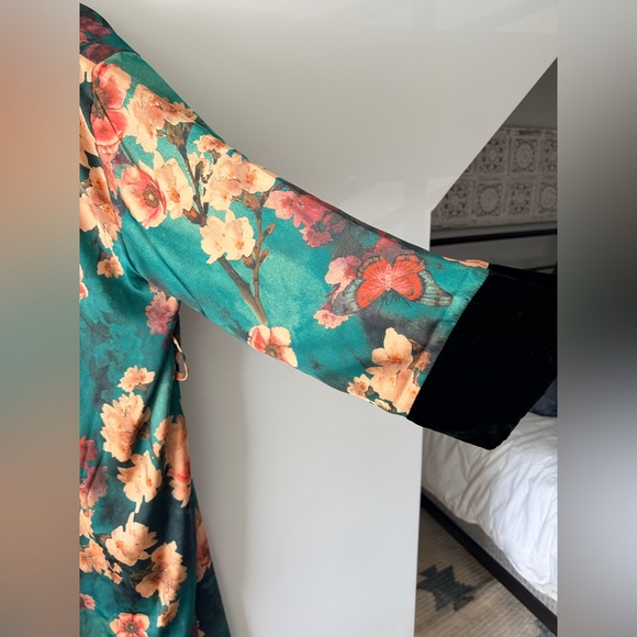 Kim + Ono Floral Kimono - Picture 3 of 5